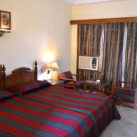 Hotel Bharatpur Ashok Екстериор снимка