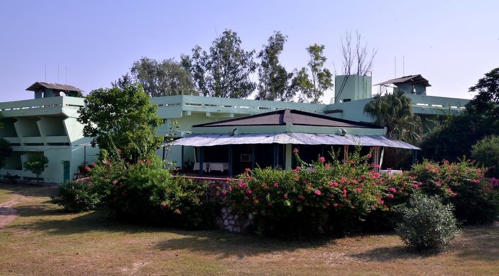 Hotel Bharatpur Ashok Екстериор снимка
