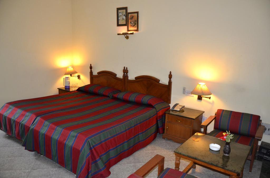 Hotel Bharatpur Ashok Екстериор снимка