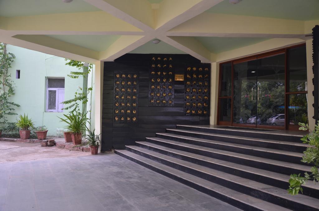 Hotel Bharatpur Ashok Екстериор снимка