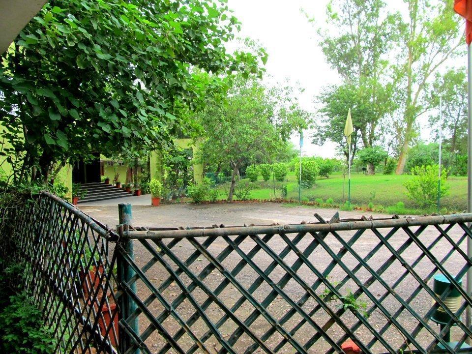 Hotel Bharatpur Ashok Екстериор снимка