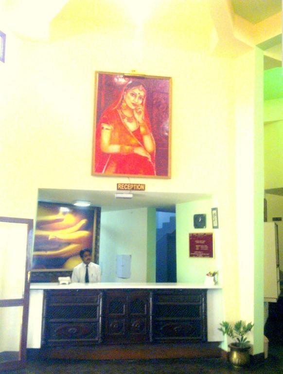 Hotel Bharatpur Ashok Екстериор снимка