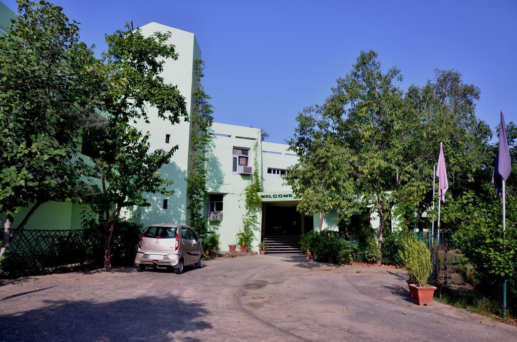 Hotel Bharatpur Ashok Екстериор снимка