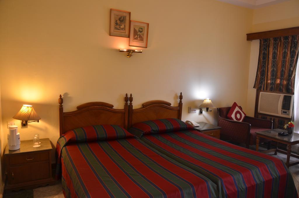 Hotel Bharatpur Ashok Екстериор снимка