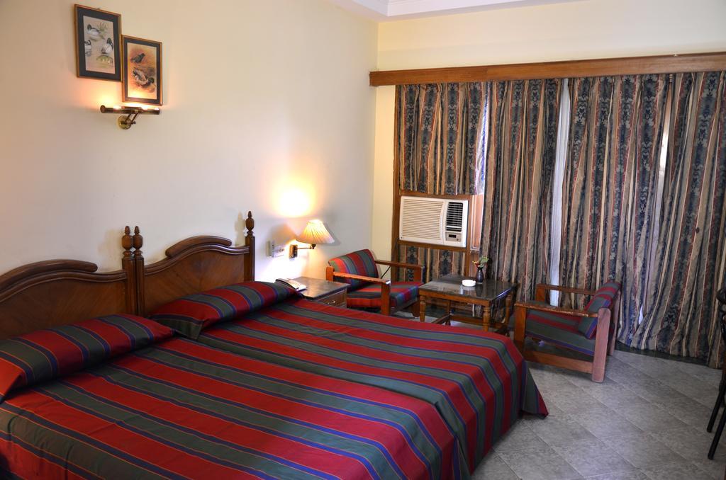 Hotel Bharatpur Ashok Екстериор снимка