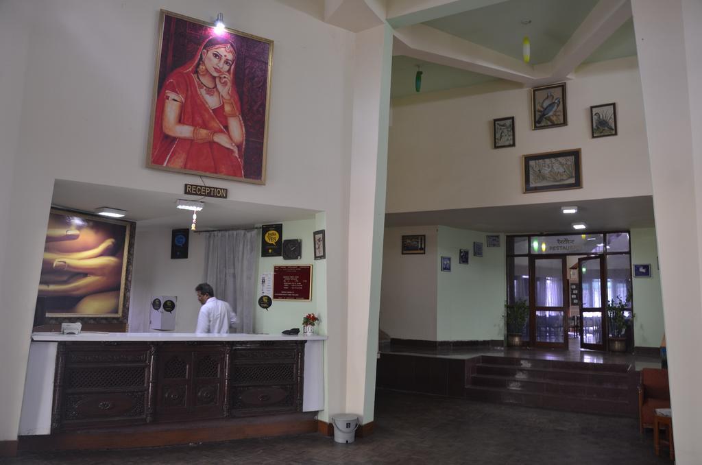 Hotel Bharatpur Ashok Екстериор снимка