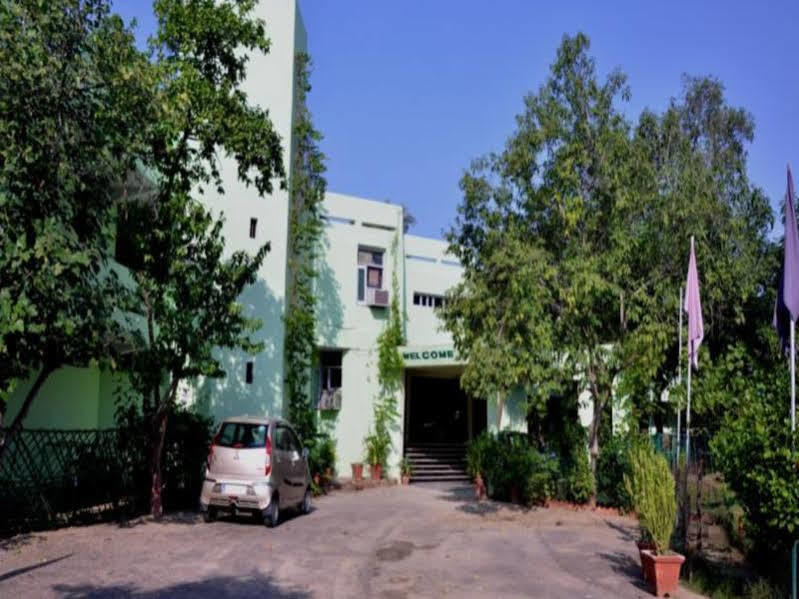 Hotel Bharatpur Ashok Екстериор снимка